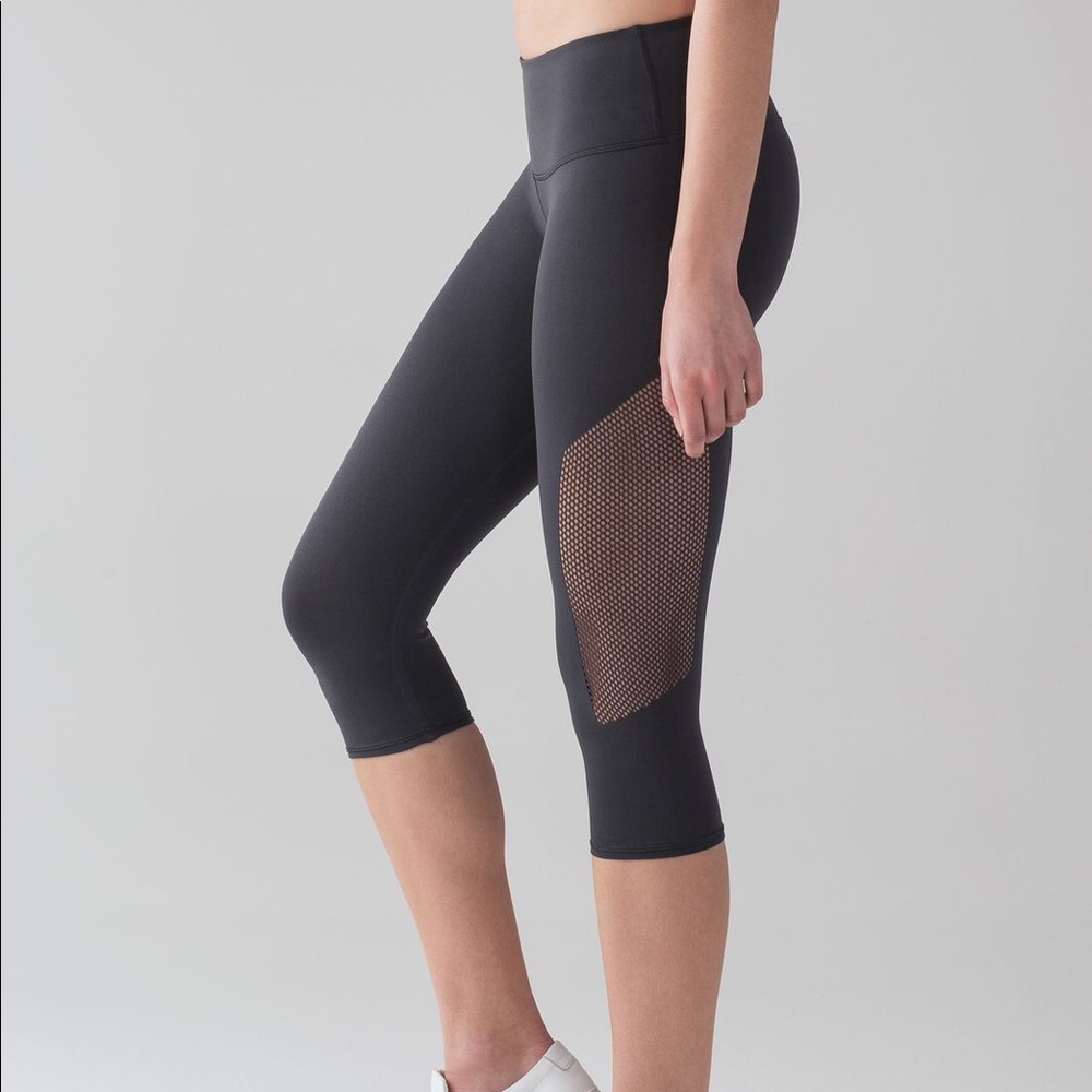Lululemon Size 0 Capri Mesh Side Legging